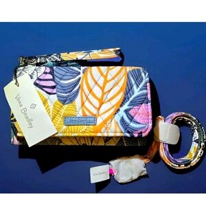 Vera Bradley Palm Floral Quilted RFID Wristlet Wallet WITH Lanyard NEW WITH TAGS